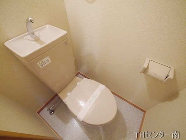 トイレ　同物件別部屋写真