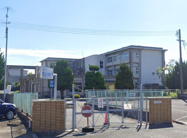 小学校　宇部市立見初小学校（小学校）まで494m