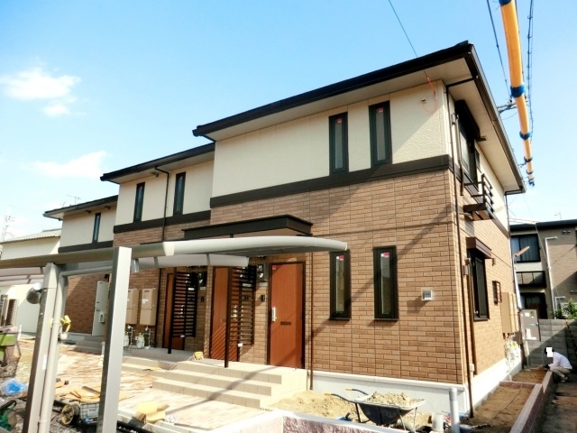 建物外観　カメラ付きインターホンで安心です♪