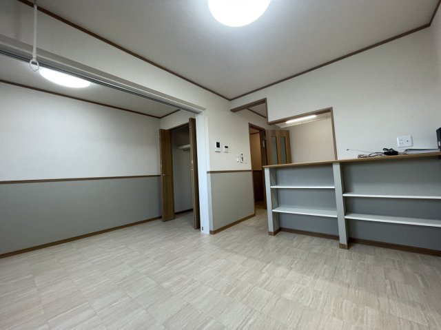 居室・リビング　※別部屋の画像です