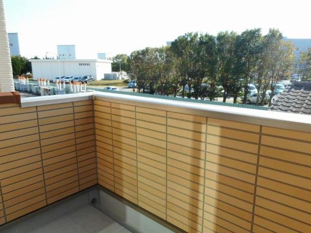 バルコニー　陽当たり良好なバルコニーです