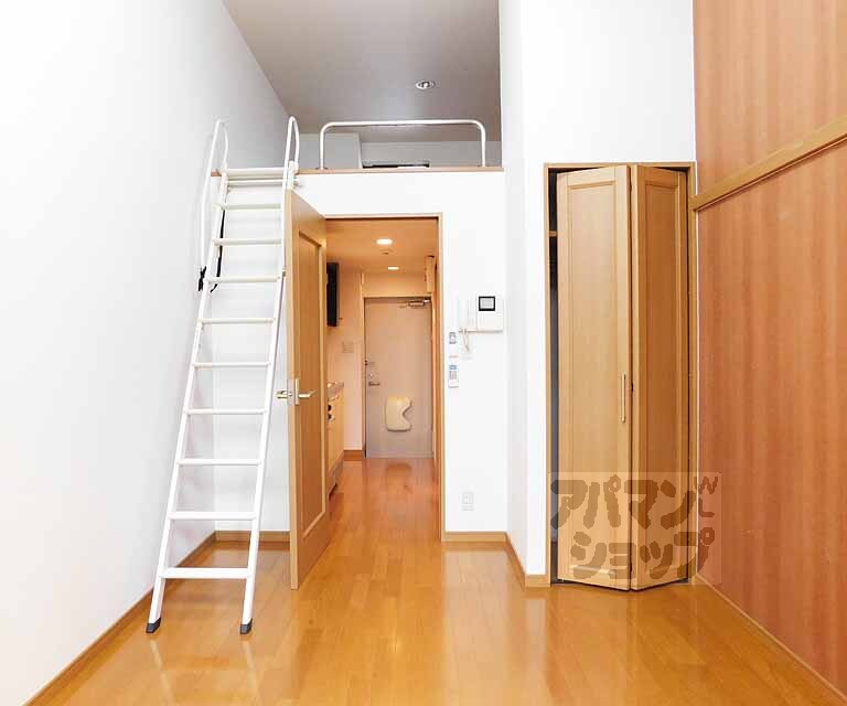 居室・リビング　ロフト付きのお部屋です
