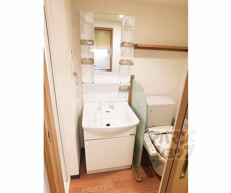 洗面設備　使いやすい洗面台です