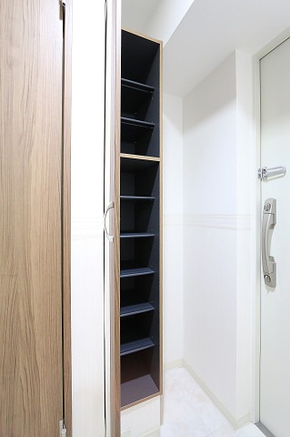 収納　スニーカーからブーツまでたくさんの靴が収納できます