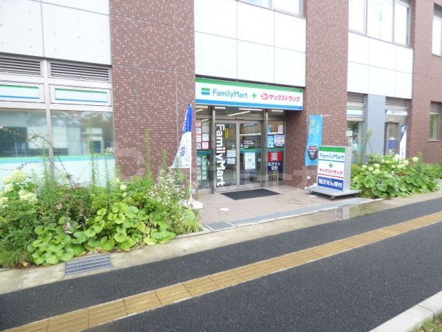 コンビニ　ファミリーマートヤックスドラッグ浦安東野店（コンビニ）まで870m