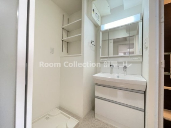 洗面設備　※同物件他部屋写真　色違いの場合有　現状優先