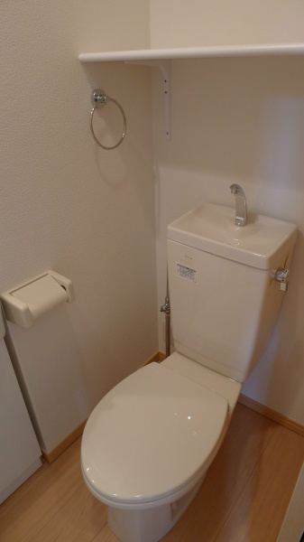 トイレ　落ち着いた色調のトイレです♪