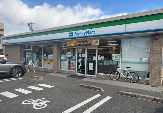 コンビニ　ファミリーマート 長久手武蔵塚店（コンビニ）まで350m