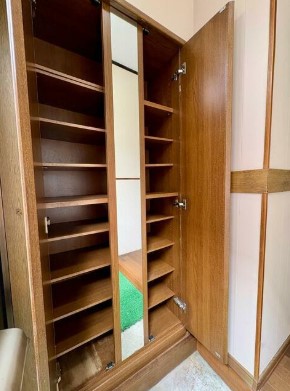 玄関　玄関にはシューズBOXあり☆