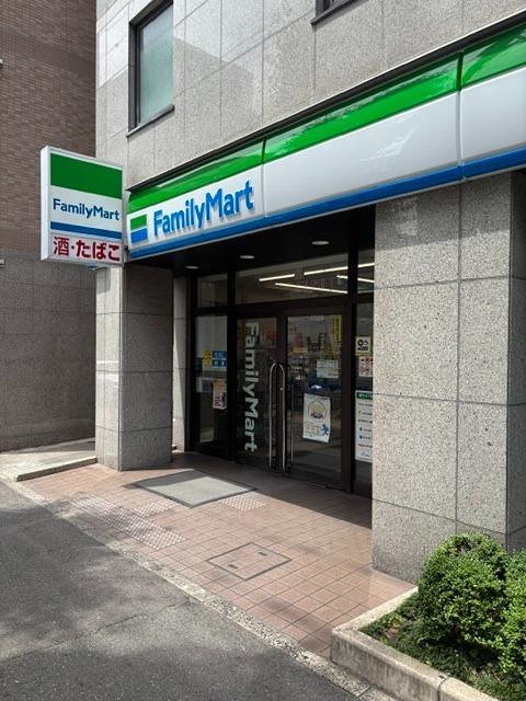 コンビニ　ファミリーマート 烏丸八条口店（コンビニ）まで104m