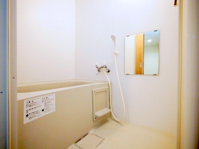 バス・シャワールーム　広々タイプのお風呂です♪