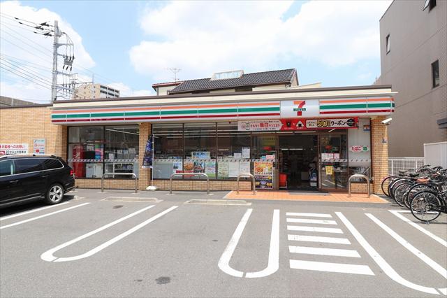 コンビニ　セブンイレブン（コンビニ）まで121m