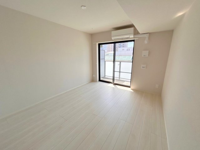 その他部屋・スペース　ゆとりのあるベッドルームで快適な睡眠をとってくださいね。