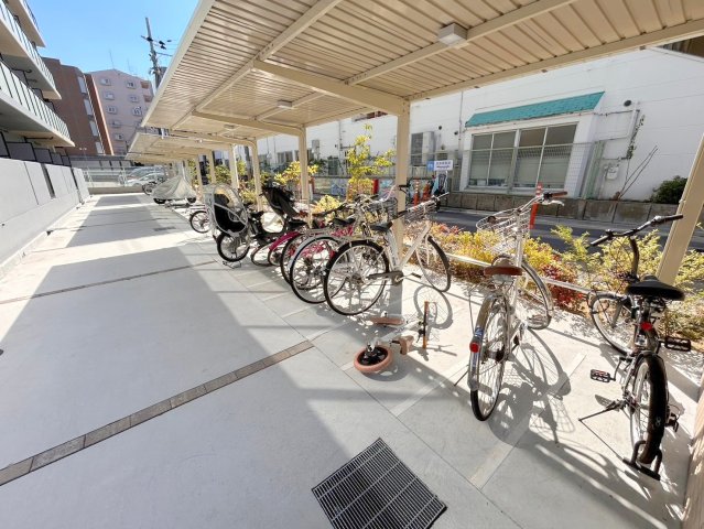 駐車場　敷地内には入居者専用の駐輪スペースもあります。