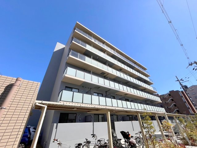 建物外観　オシャレな外観。この周辺では飛びぬけて目立っています。