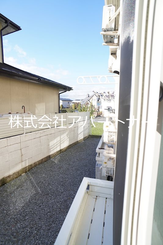 バルコニー　小分けされた収納スペース