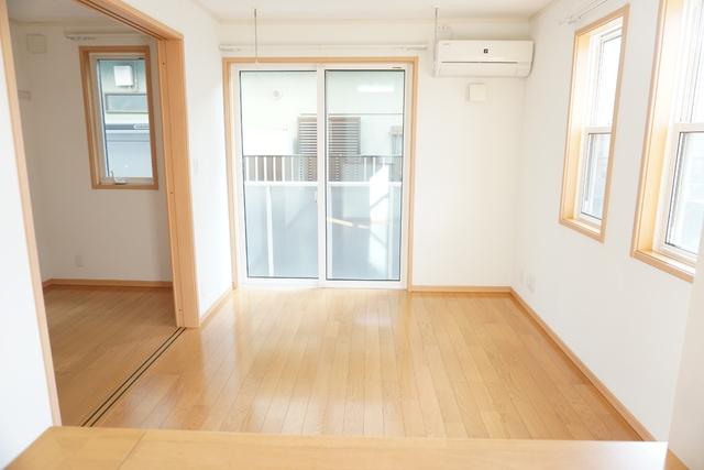 居室・リビング　☆二面採光のＬＤＫ１０帖☆