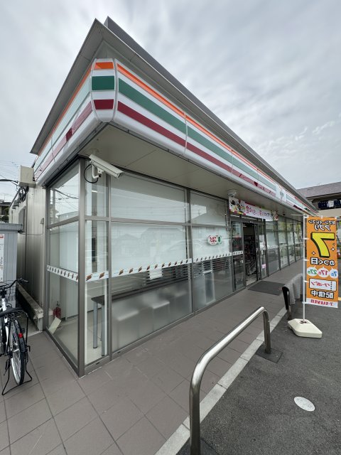 コンビニ　セブン－イレブン　三木中自由が丘店（コンビニ）まで567m