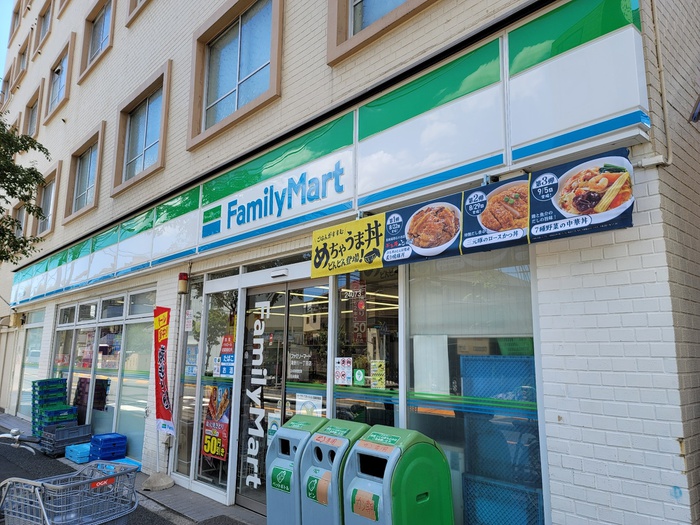 コンビニ　ファミリーマート　滝野川一丁目店（コンビニ）まで441m