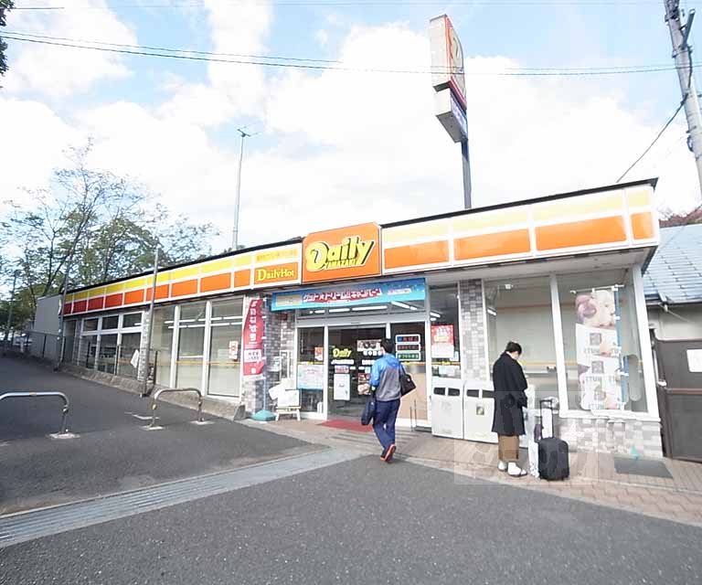 コンビニ　デイリーヤマザキＪＲ山崎駅前店（コンビニ）まで650m