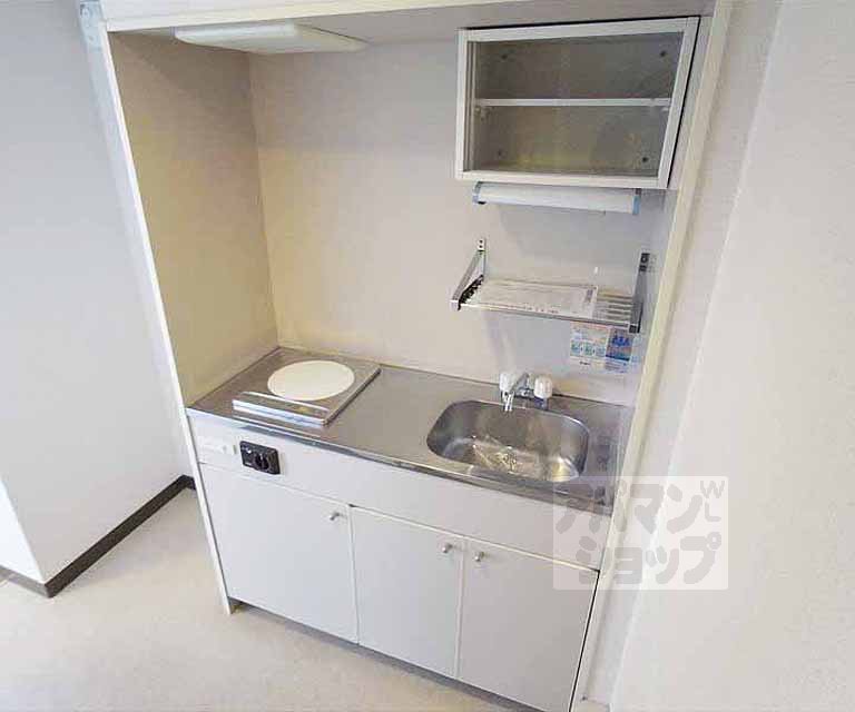 キッチン　白基調の清潔なキッチンです