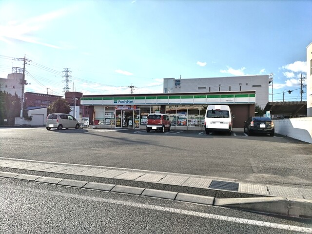 コンビニ　ファミリーマート　徒歩７分（コンビニ）まで500m
