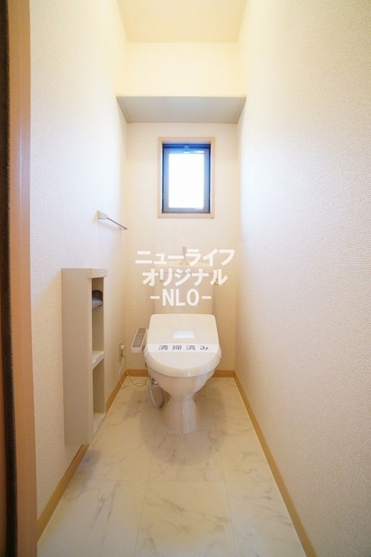 トイレ　トイレには快適な温水洗浄便座付