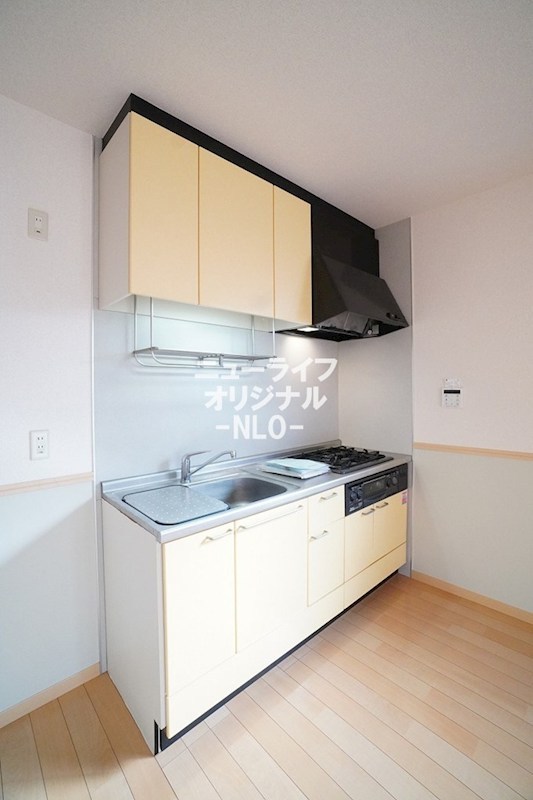 キッチン　3口コンロ＆グリル付システムキッチンでお料理の幅も広がります