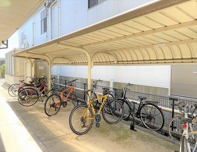 その他　屋根付き駐輪場