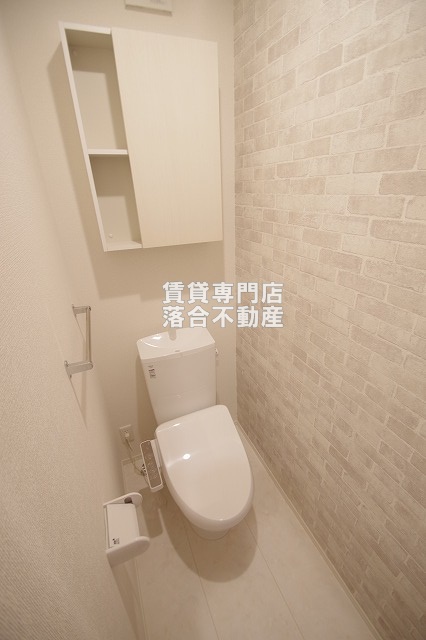 トイレ　温水洗浄暖房便座付き♪