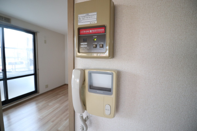 セキュリティ　モニター付きインターホン