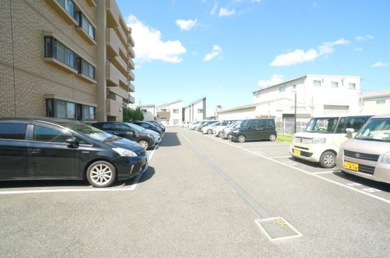 駐車場　駐車場完備です
