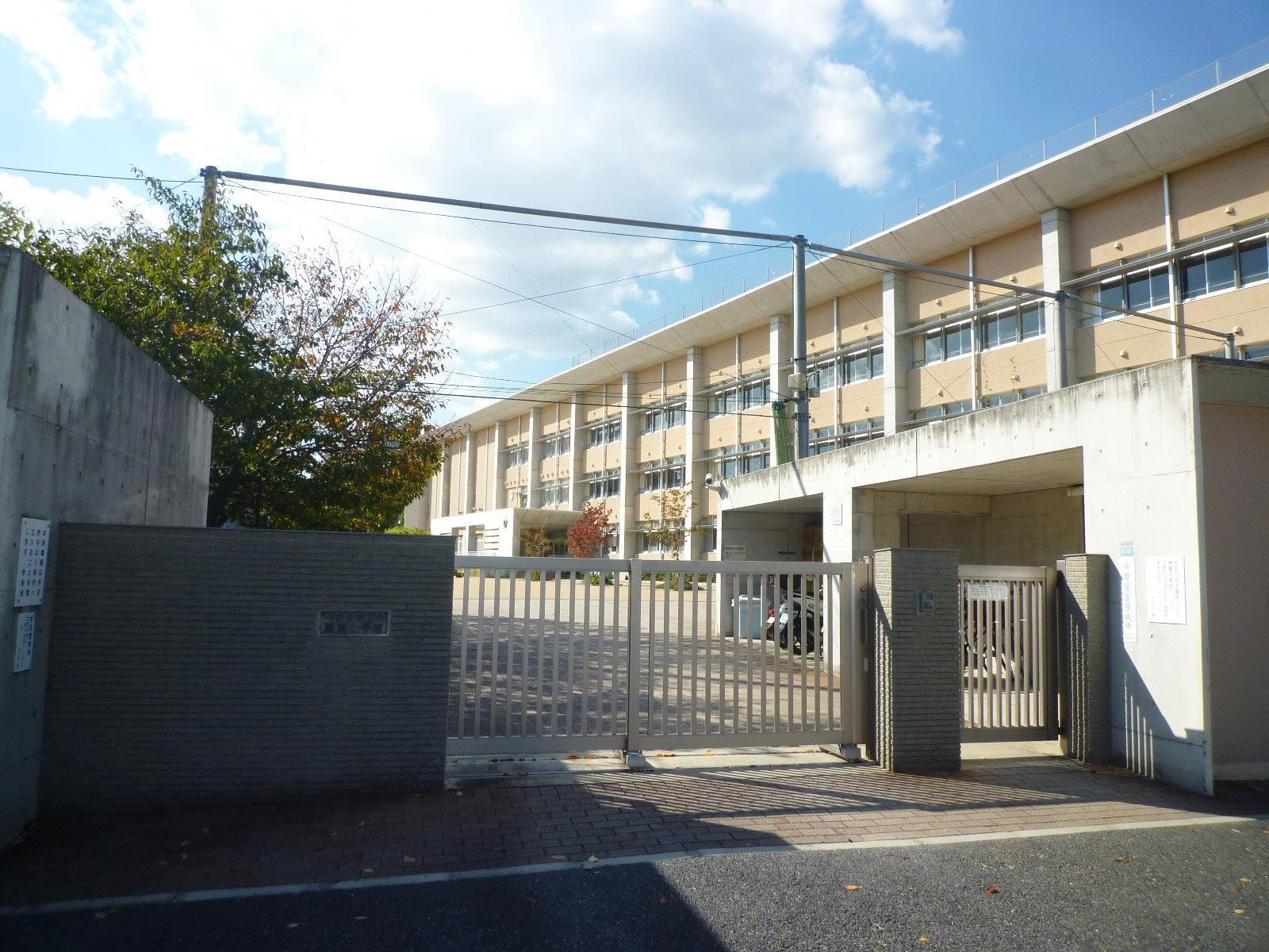 小学校　精道小学校（小学校）まで795m