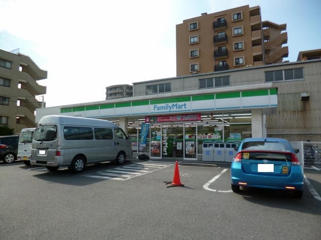 コンビニ　ファミリーマート浦安北栄四丁目店（コンビニ）まで532m
