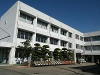 小学校　四国中央市立中之庄小学校（小学校）まで577m