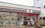 コンビニ　セブンイレブン 足立竹ノ塚駅西店（コンビニ）まで81m
