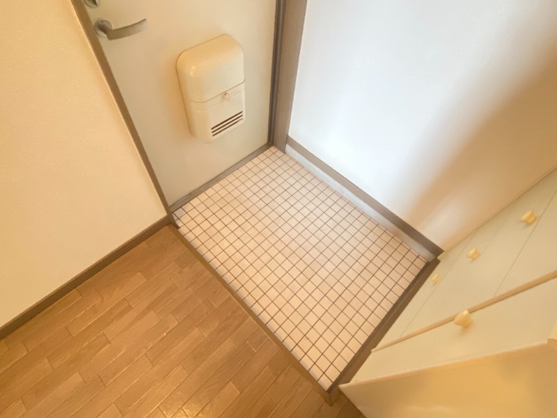 玄関　別部屋写真