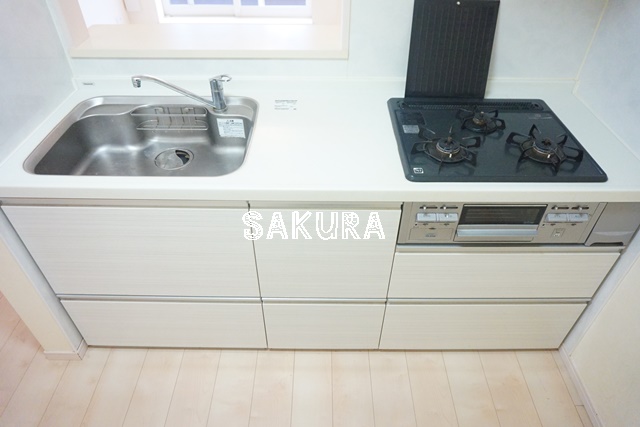 キッチン　自炊をされる方に嬉しい3口コンロ♪