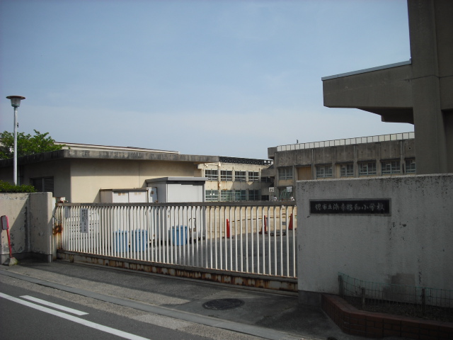 小学校　堺市立浜寺昭和小学校（小学校）まで507m