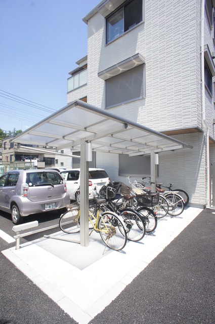 その他共有部分　雨の日でも安心して止められる屋根付の駐輪場です☆