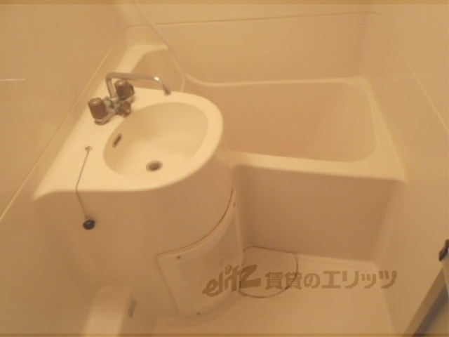 バス・シャワールーム　お風呂・トイレ別々です