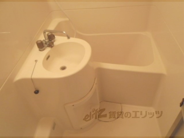 バス・シャワールーム　お風呂・トイレ別々です