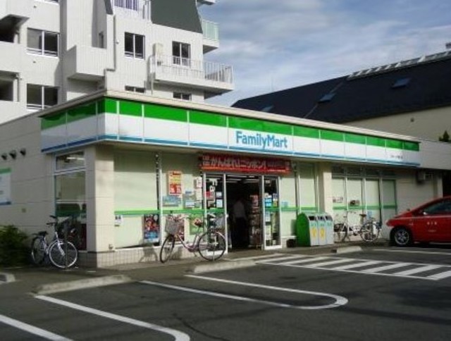 コンビニ　ファミリーマートまるいし希望丘店（コンビニ）まで351m
