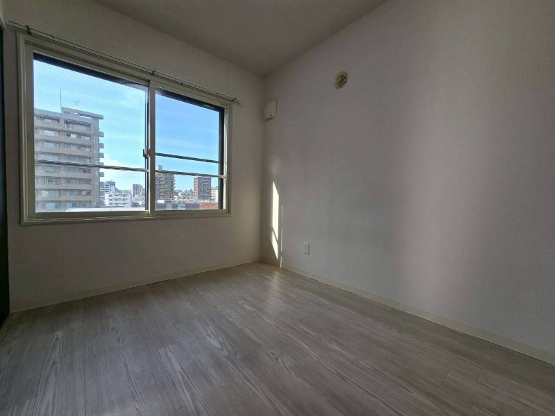 その他部屋・スペース　こちらのお部屋は光が差し込む、温かみのあるお部屋です。