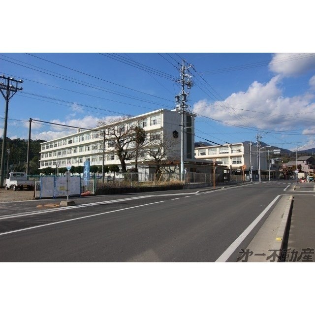 小学校　静岡市立西奈小学校（小学校）まで550m