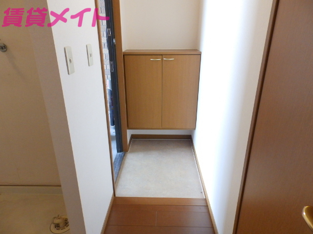 玄関　同物件別室の画像です