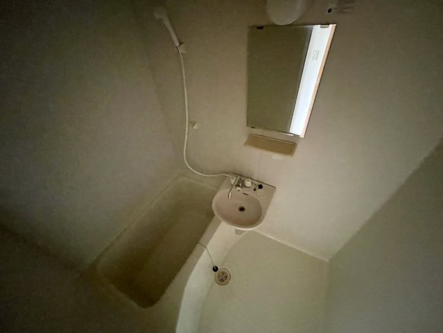 バス・シャワールーム　同物件別部屋写真