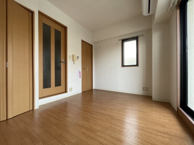 居室・リビング　同物件別部屋写真
