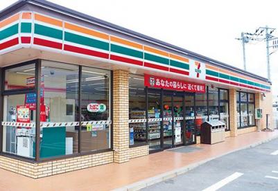 コンビニ　セブンイレブン 足立六木1丁目店（コンビニ）まで175m