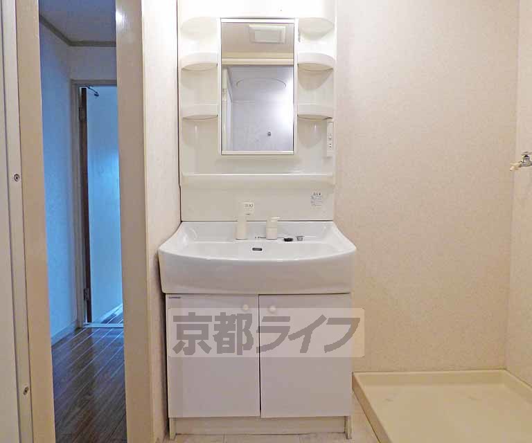 洗面設備　とてもきれいな洗面台です。